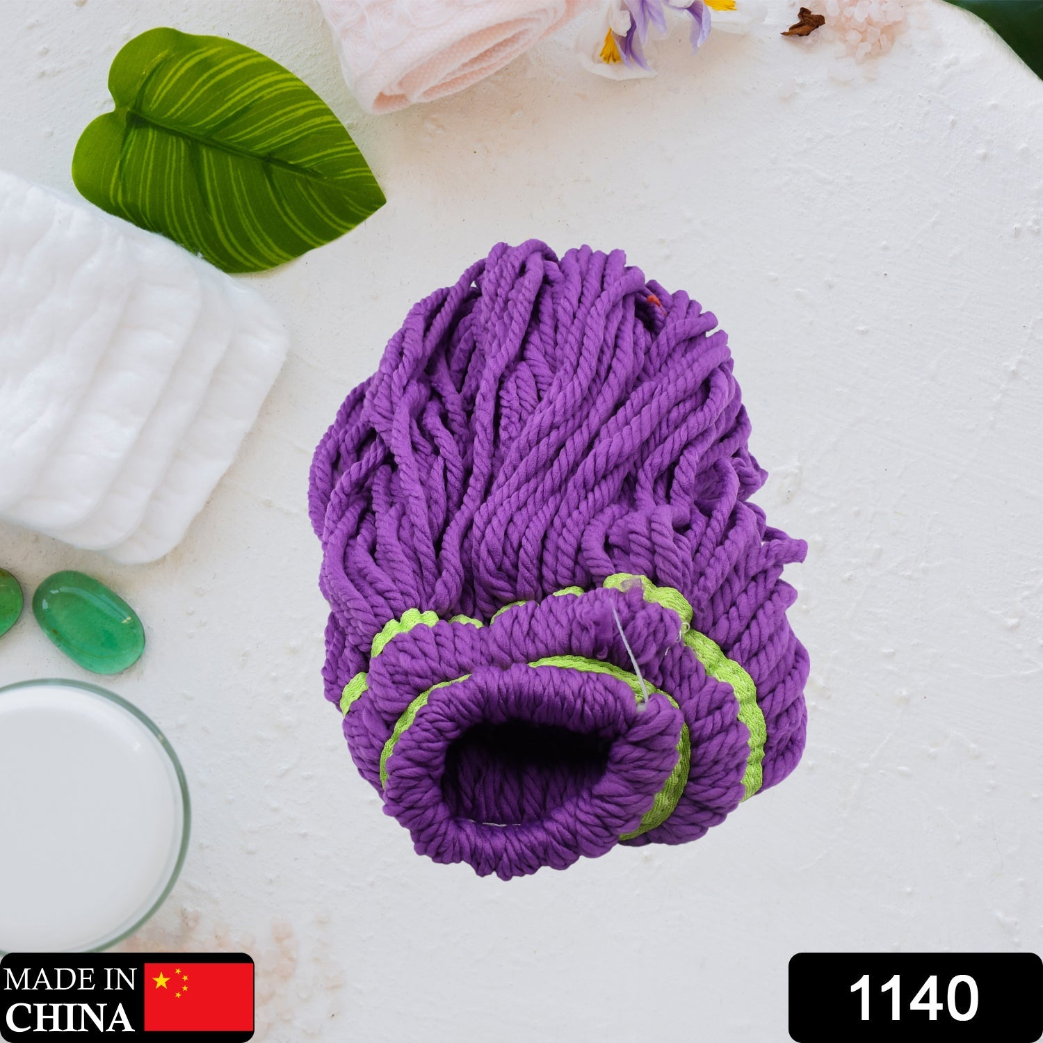 Absorbent microfiber mop head replacement for cleaning Absorbent microfiber mop head replacement for cleaning
